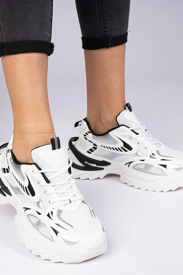 Witte sportieve sneakers op...