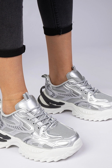 Zilveren sportieve sneakers op een massieve zool Lirata 2