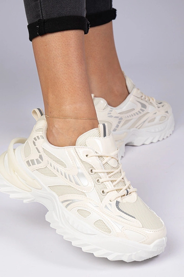 Beige sportieve sneakers op een massieve zool Lirata 2