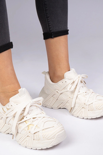 Beige sneakers op een massieve zool Telda