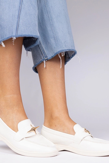 Witte dames mocassins met gouden versiering Senna
