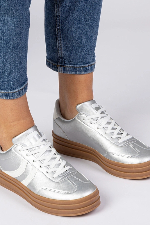 Zilveren sportieve sneakers dames op... Zilveren sportieve sneakers dames op...