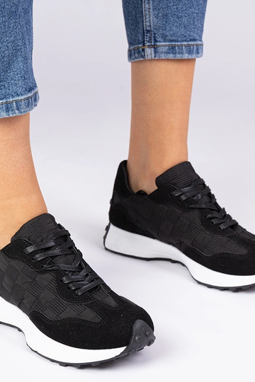 Zwarte sportieve sneakers... 2