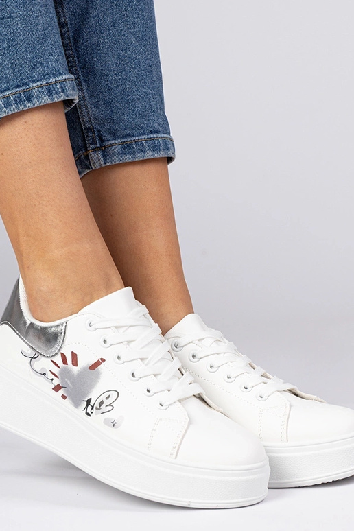 Wit-zilveren sportieve sneakers met... Wit-zilveren sportieve sneakers met...