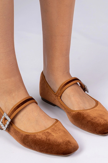 Bruine dames balerina's van velours met gesp Kvitta 2