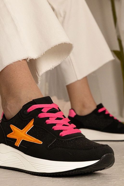 Zwarte sportieve dames sneakers met... Zwarte sportieve dames sneakers met...