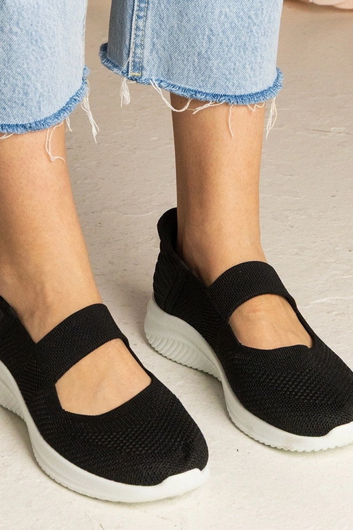 Zwarte sneakers met geperforeerde... Zwarte sneakers met geperforeerde...