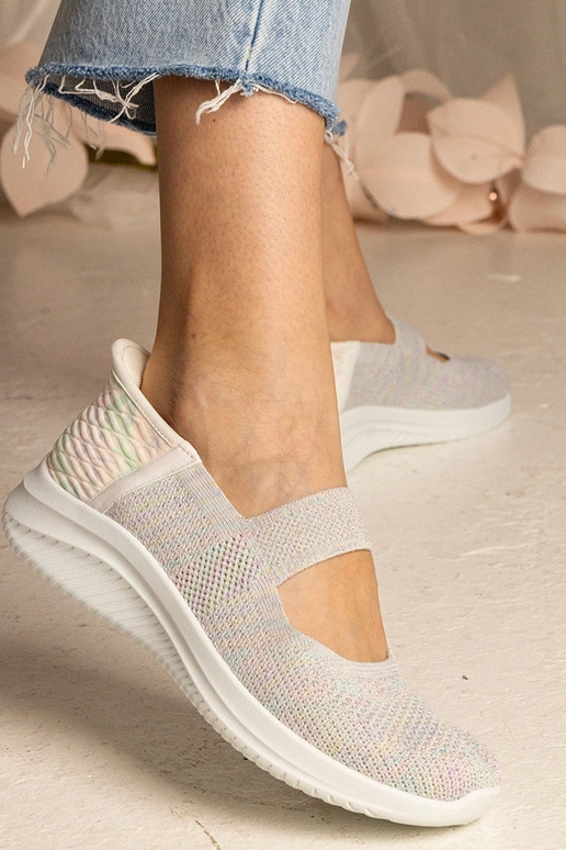 Kleurige sneakers met geperforeerde... Kleurige sneakers met geperforeerde...