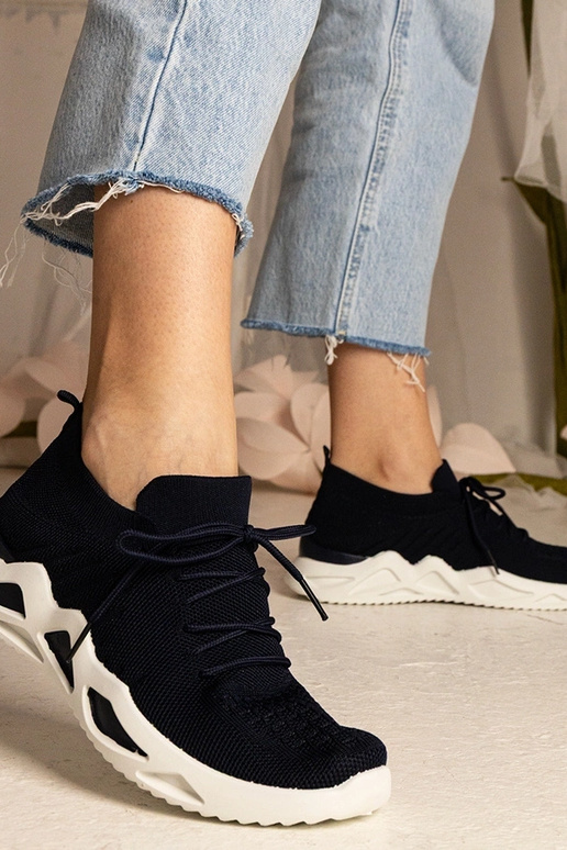 Marineblauwe sneakers met sok-achtige... Marineblauwe sneakers met sok-achtige...