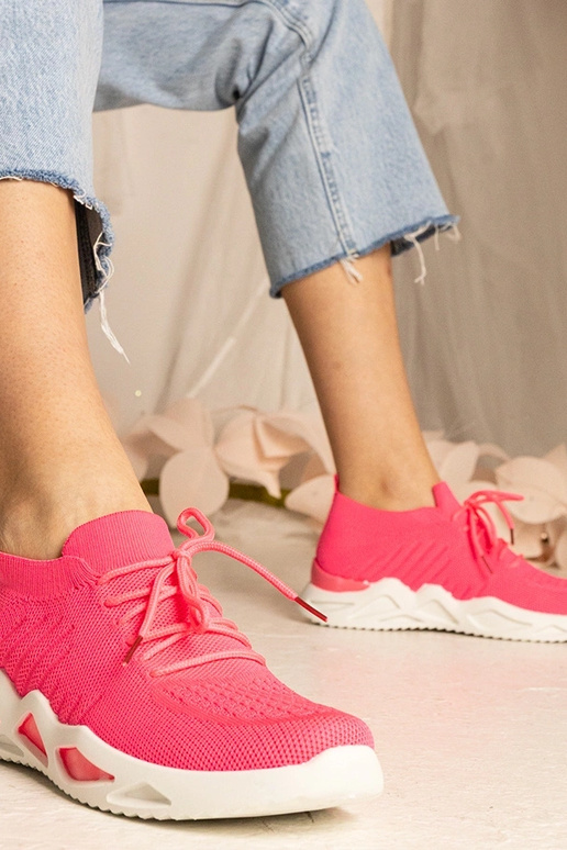 Roze sneakers met sok-achtige schacht... Roze sneakers met sok-achtige schacht...