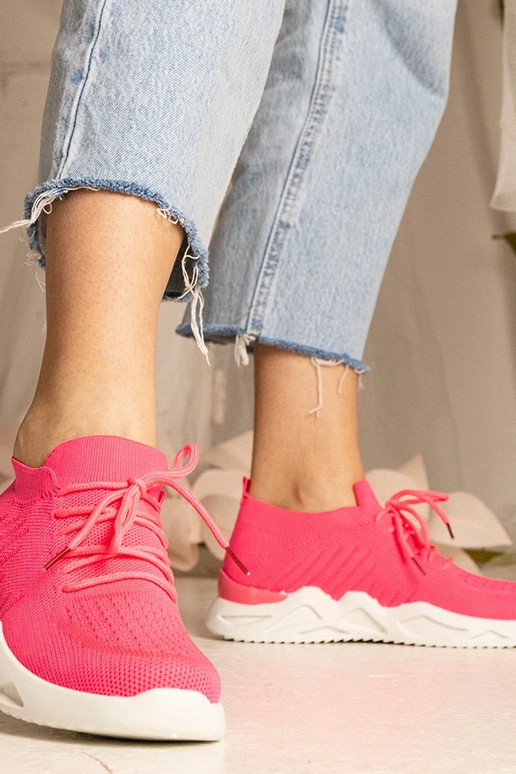 Roze sneakers met sok-achtige schacht... Roze sneakers met sok-achtige schacht...