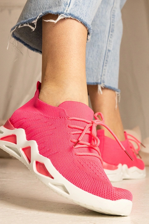 Roze sneakers met sok-achtige schacht... Roze sneakers met sok-achtige schacht...