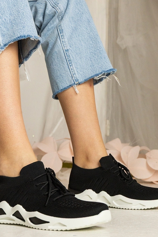 Zwarte sneakers met sok-achtige...