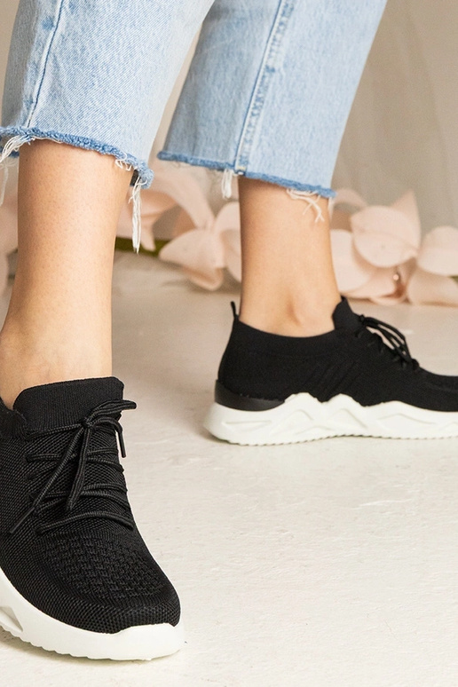 Zwarte sneakers met sok-achtige...