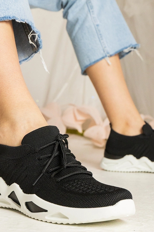 Zwarte sneakers met sok-achtige...