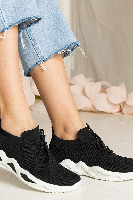 Zwarte sneakers met sok-achtige...