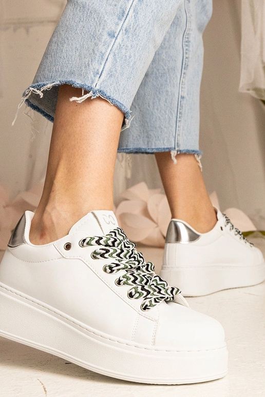Witte dames sneakers met stevige... Witte dames sneakers met stevige...