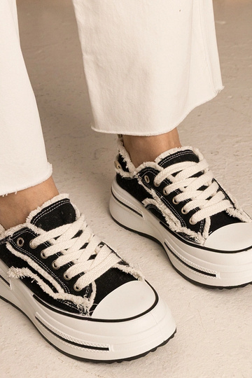 Zwarte dames sneakers met hoge zool Kallara
