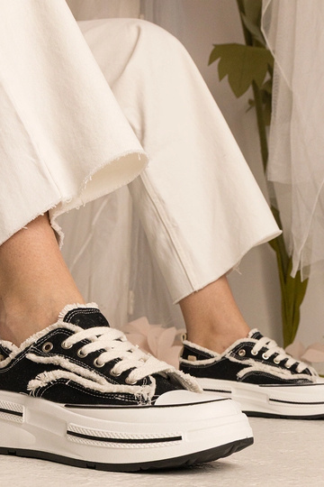 Zwarte dames sneakers met hoge zool Kallara 2
