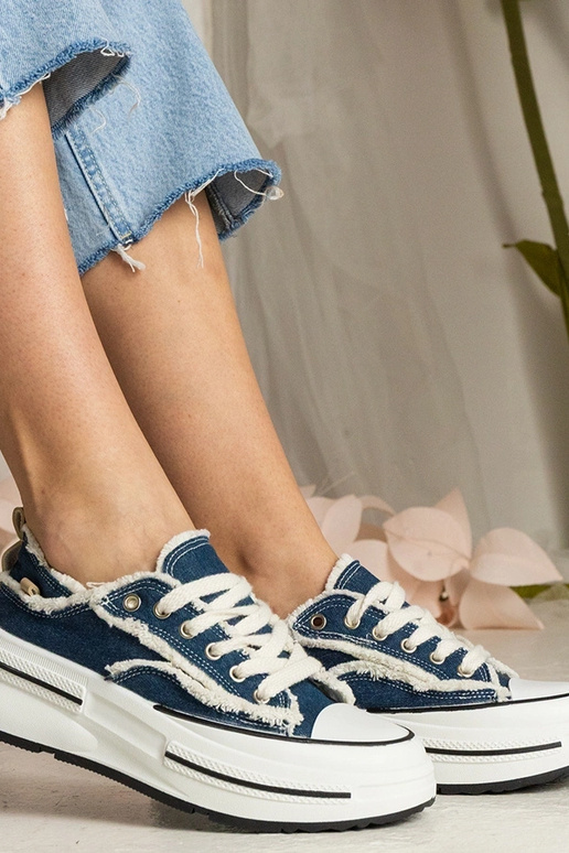 Blauwe dames sneakers met hoge zool... Blauwe dames sneakers met hoge zool...
