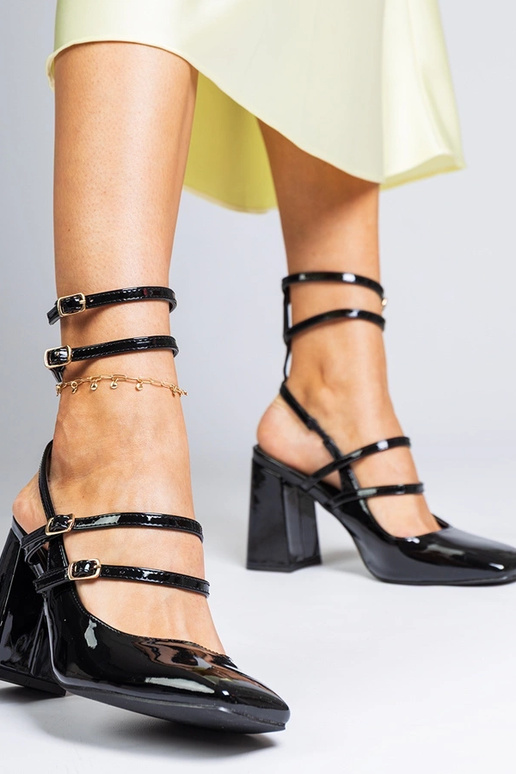 Zwarte lakleren pumps op blokhak Ferida