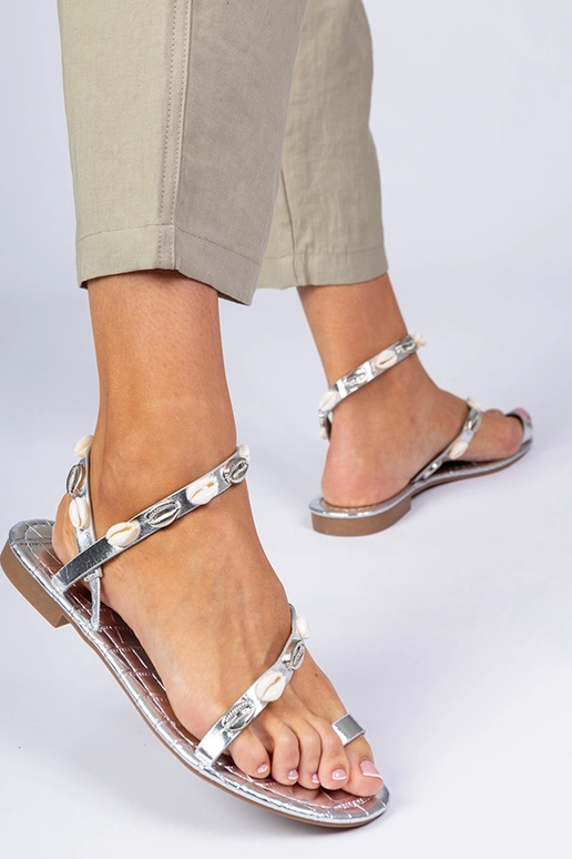 Zilveren dames-sandalen versierd met... Zilveren dames-sandalen versierd met...