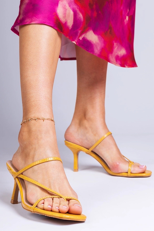 Geel elegante dames slippers op hoge...