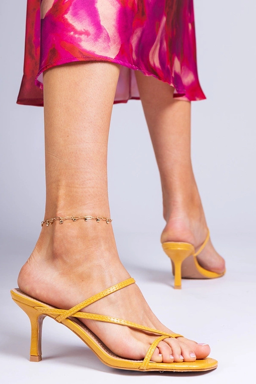 Geel elegante dames slippers op hoge...