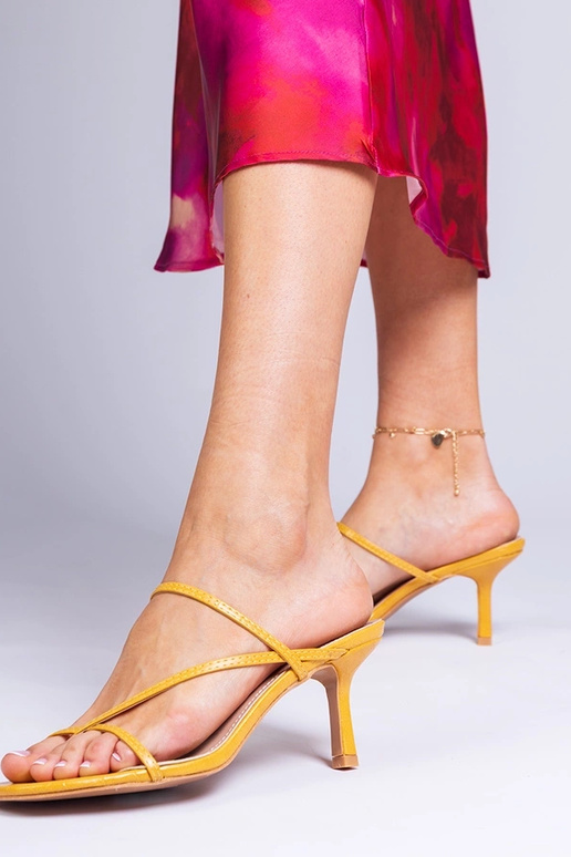 Geel elegante dames slippers op hoge...