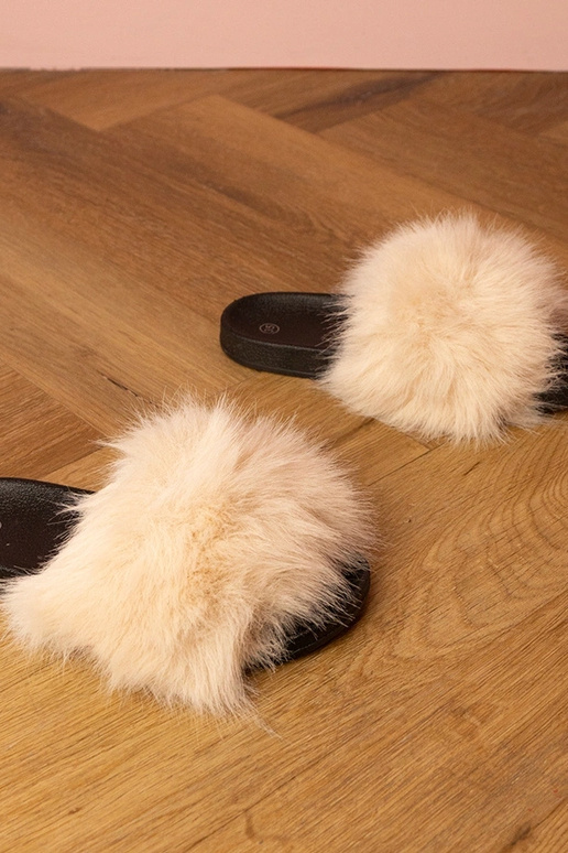 Zandkleurige kinderschuiven met bont... Zandkleurige kinderschuiven met bont...