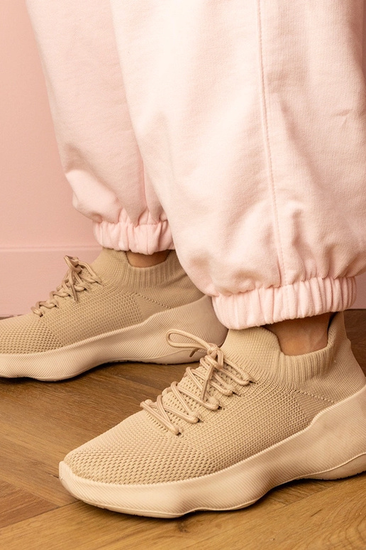 Zandkleurige dames sportieve schoenen...