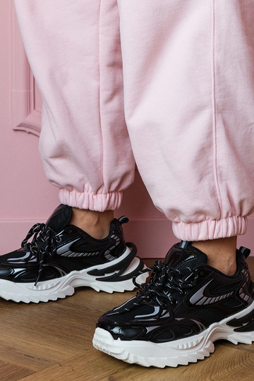 Zwarte dames sneakers op een stijlvolle platform Carina