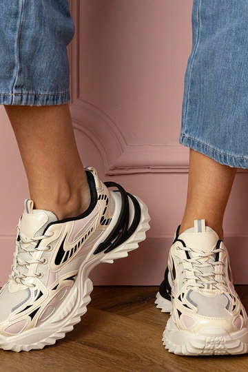 Beige dames sneakers op een stijlvolle platform Carina