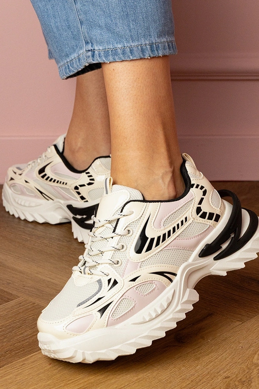 Beige dames sneakers op een...