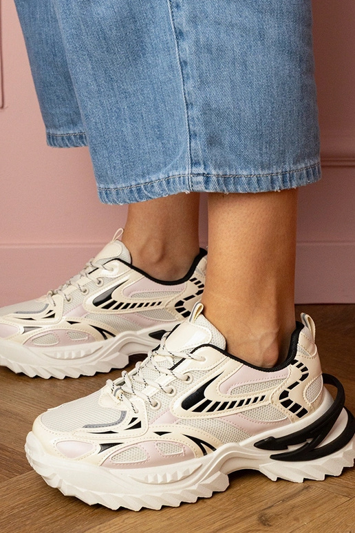 Beige dames sneakers op een...