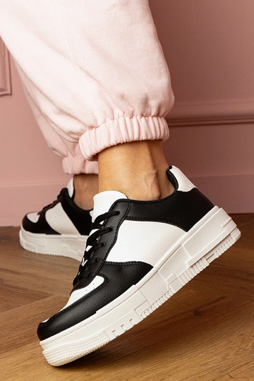 Zwarte dames sneakers op een platform Luneta 2