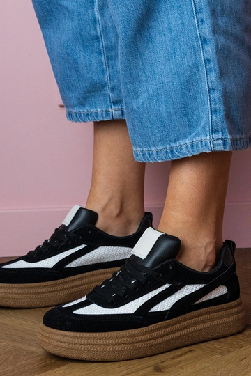 Zwarte dames sneakers op een dikke platform Kamela 2