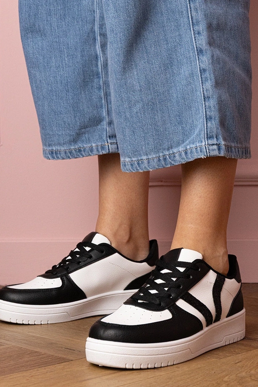 Zwarte dames sportieve schoenen met... Zwarte dames sportieve schoenen met...