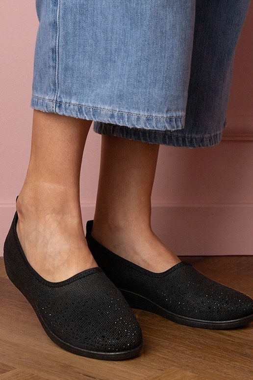 Zwarte dames sportieve sandalen met... Zwarte dames sportieve sandalen met...