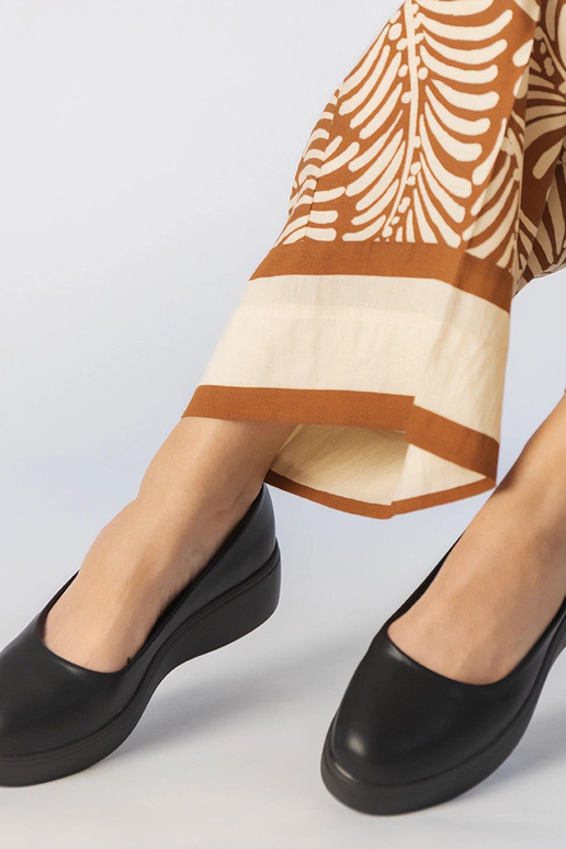 Zwarte instappers op platform van...