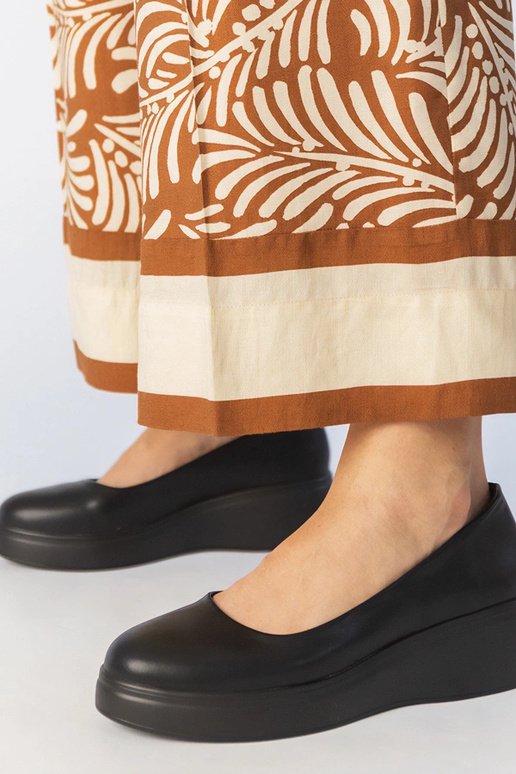 Zwarte instappers op platform van...