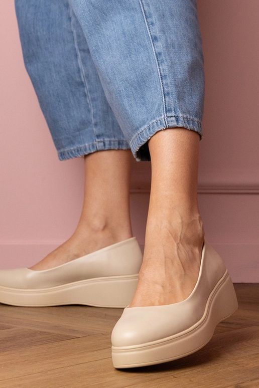 Zandkleurige dames halfhoge schoenen...