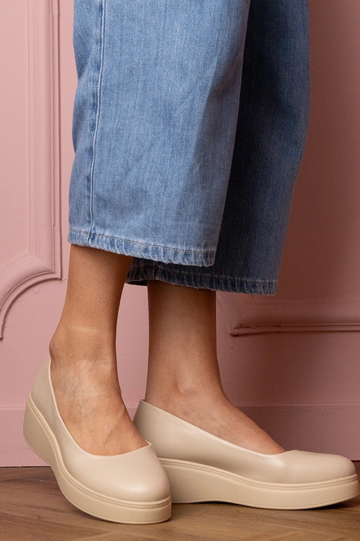 Zandkleurige dames halfhoge schoenen...