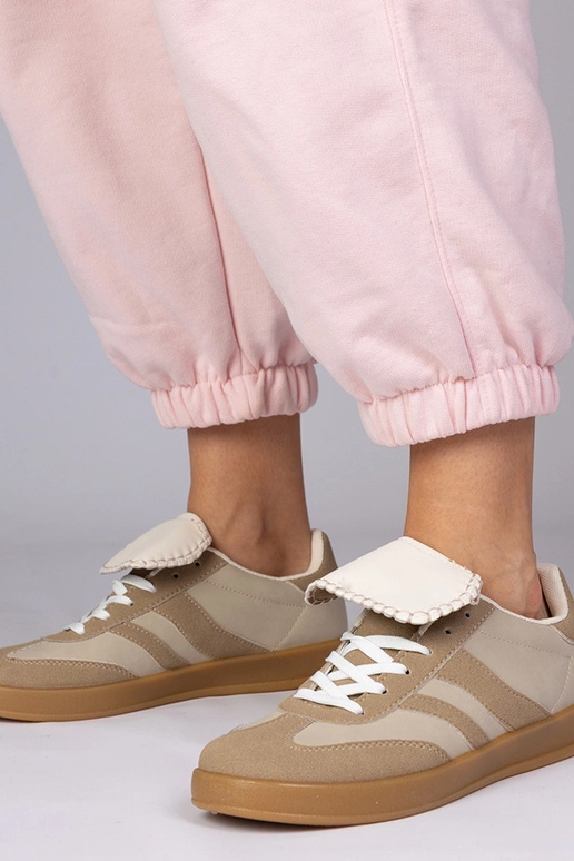 Zandkleurige sportieve dames...