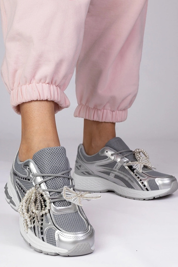 Zilveren sportschoenen met... 2