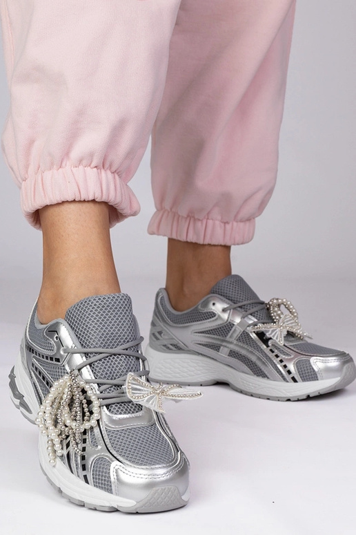 Zilveren sportschoenen met...