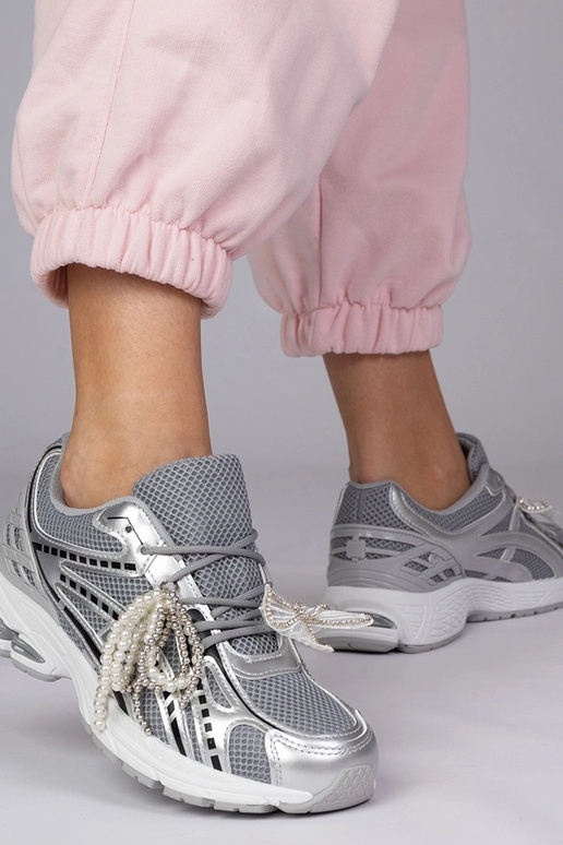 Zilveren sportschoenen met...