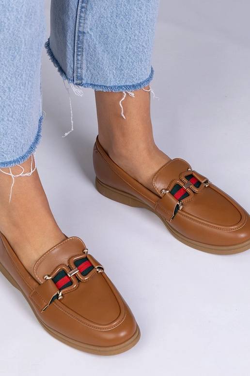 Zandkleurige mokassins van kunstleer...