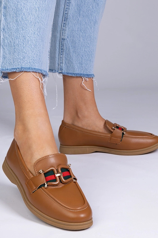 Zandkleurige mokassins van kunstleer...