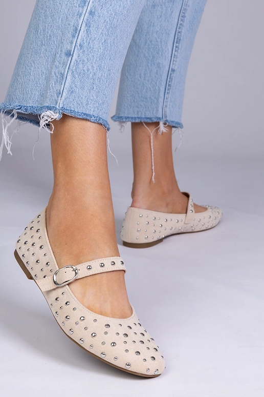 Zandkleurige ballerina's met studs en...